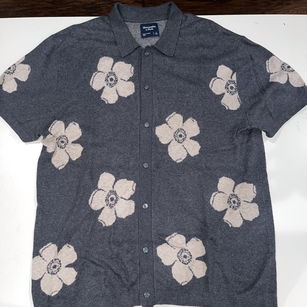 Abercrombie & Fitch Knit Casual Button Down Shirt